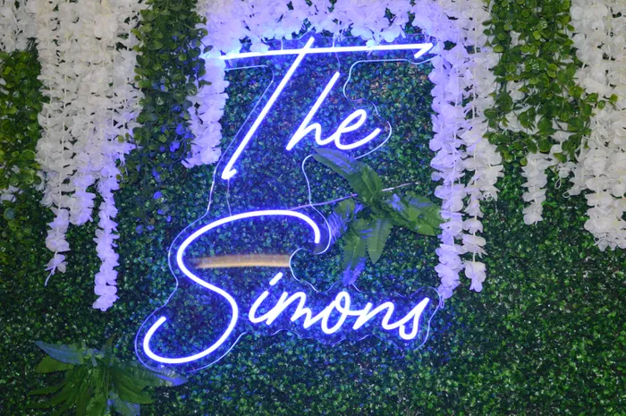 CustomFlyingDiscs.Com - Custom Neon Sign