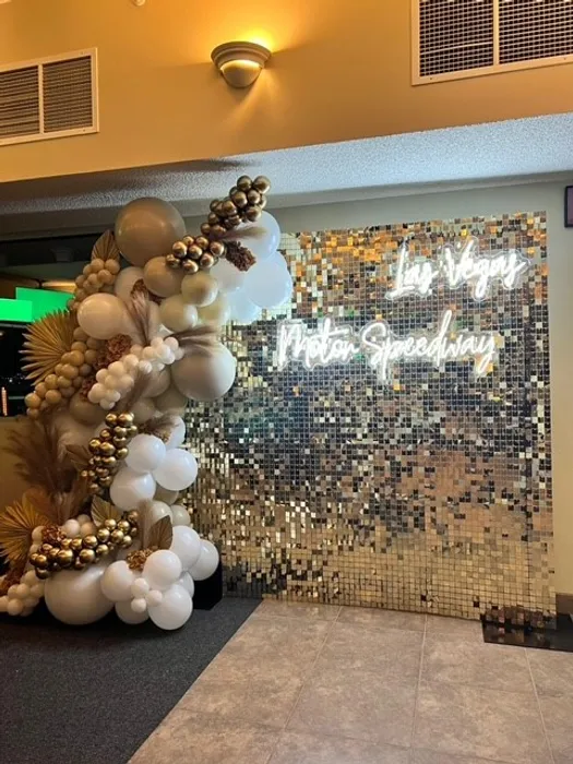 CustomFlyingDiscs.Com - Custom Neon Sign