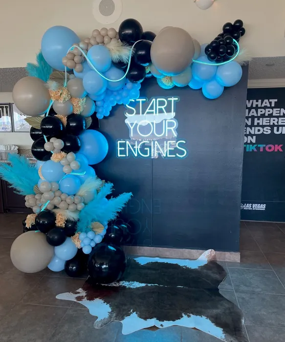 CustomFlyingDiscs.Com - Custom Neon Sign