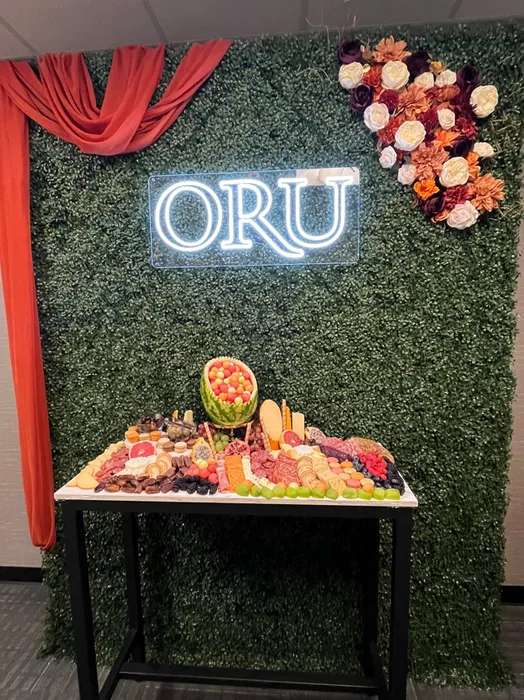 CustomFlyingDiscs.Com - Artwork Neon Sign