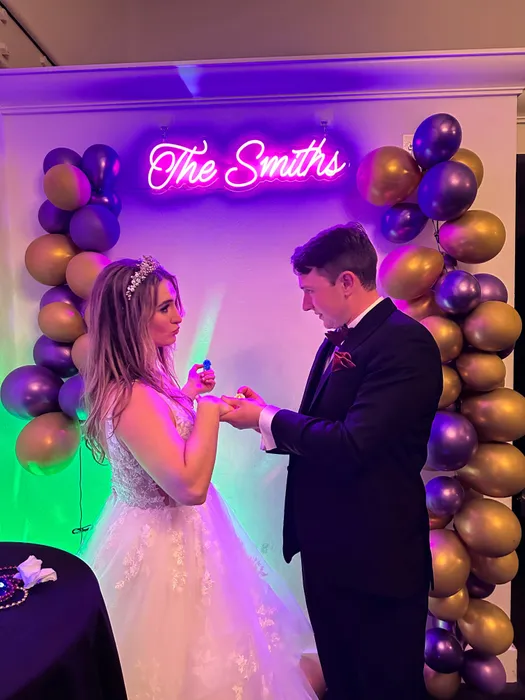 CustomFlyingDiscs.Com - Custom Neon Sign