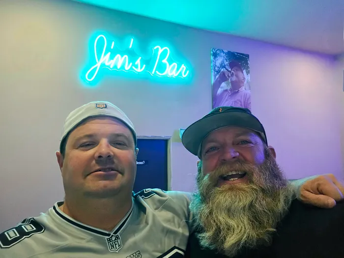 CustomFlyingDiscs.Com - Custom Neon Sign