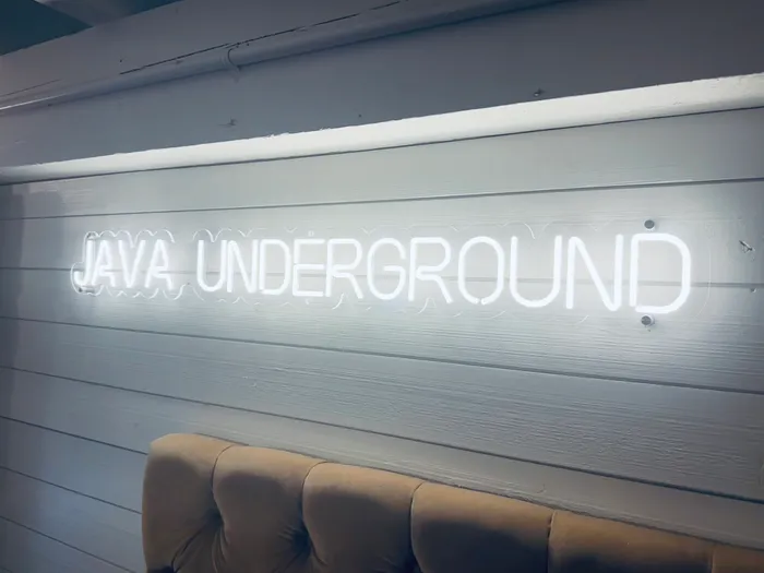 CustomFlyingDiscs.Com - Custom Neon Sign