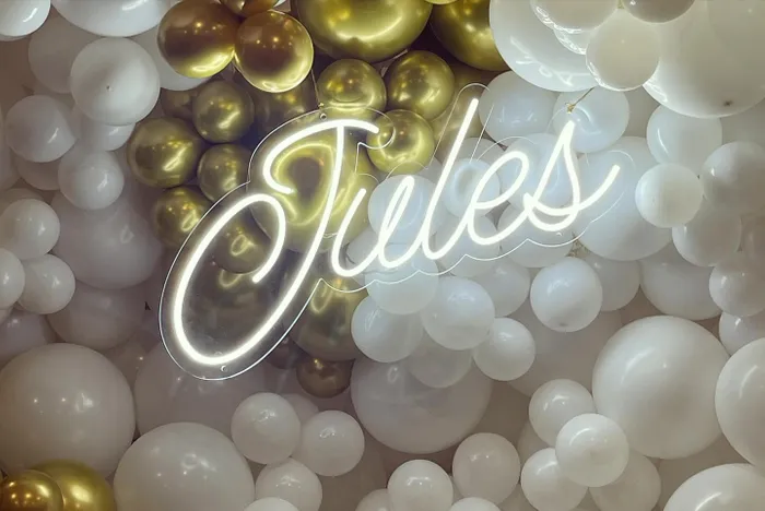 CustomFlyingDiscs.Com - Custom Neon Sign