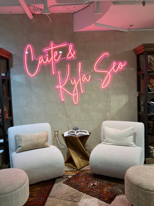 CustomFlyingDiscs.Com - Custom Neon Sign