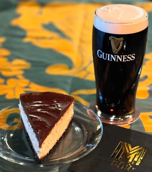 CustomFlyingDiscs.Com - Custom Foil Stamped Beverage Napkin