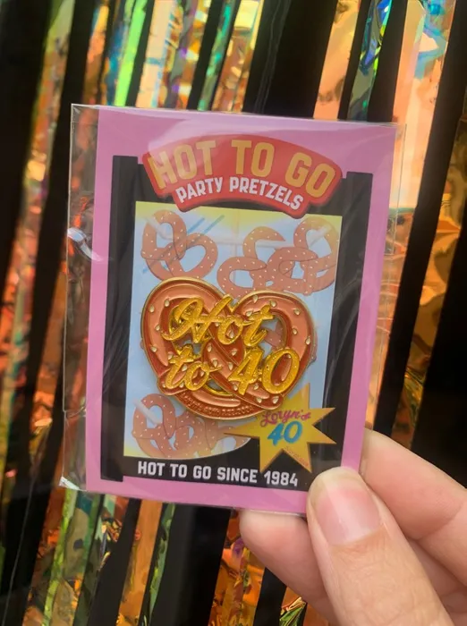 CustomFlyingDiscs.Com - Hard Enamel Pin