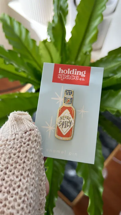 CustomFlyingDiscs.Com - Hard Enamel Pin