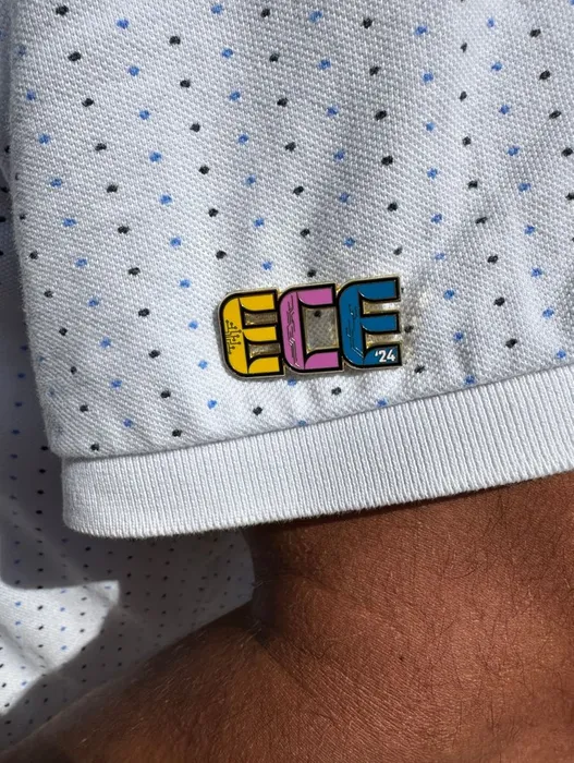 CustomFlyingDiscs.Com - Hard Enamel Pin