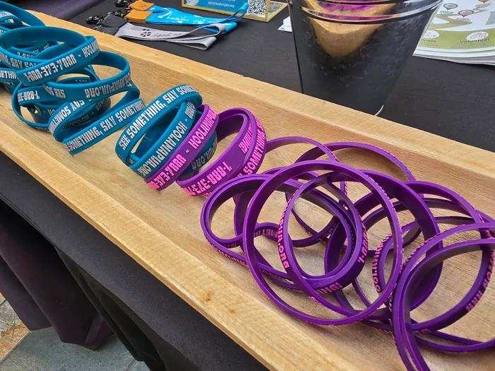 CustomFlyingDiscs.Com - Embossed Printed