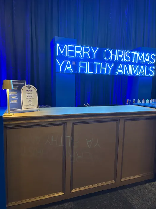 CustomFlyingDiscs.Com - Custom Neon Sign