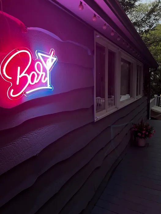 CustomFlyingDiscs.Com - Oh Cocktail Bar Neon Sign