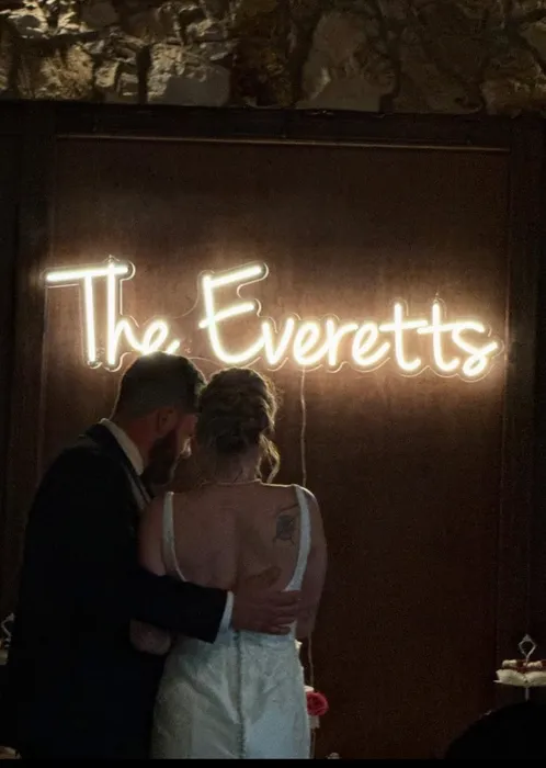 CustomFlyingDiscs.Com - Custom Neon Sign