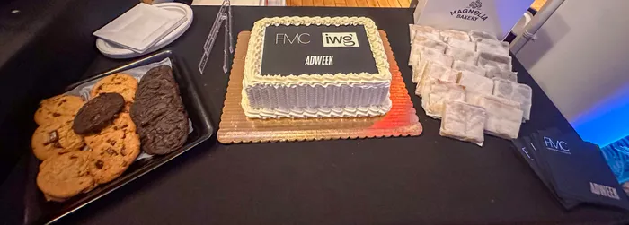 CustomFlyingDiscs.Com - Custom Foil Stamped Beverage Napkin