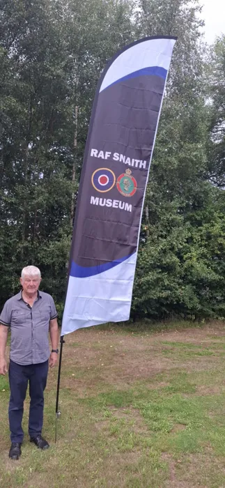 CustomFlyingDiscs.Com - Feather Flag