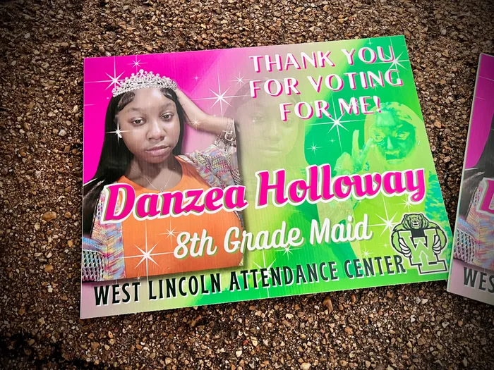 CustomFlyingDiscs.Com - Graduation Outdoor Yard Sign