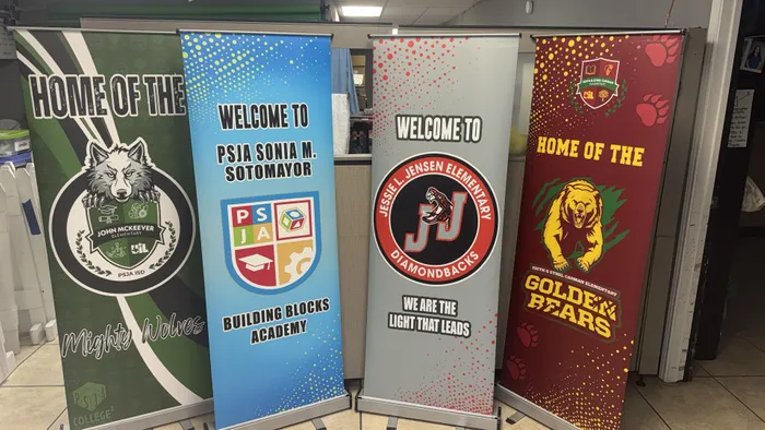 CustomFlyingDiscs.Com - Roll Up Banner Stands