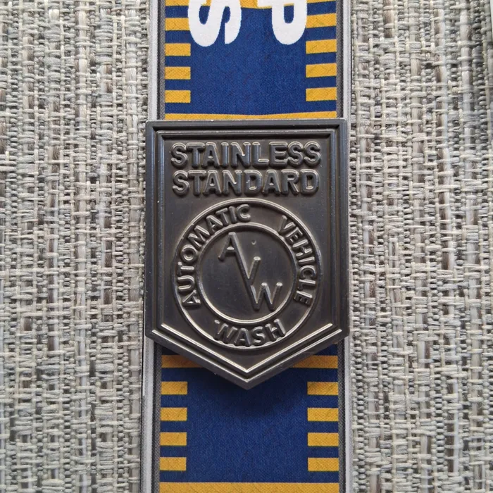 CustomFlyingDiscs.Com - Die Struck Pin