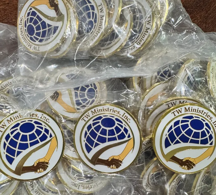 CustomFlyingDiscs.Com - Hard Enamel Pin