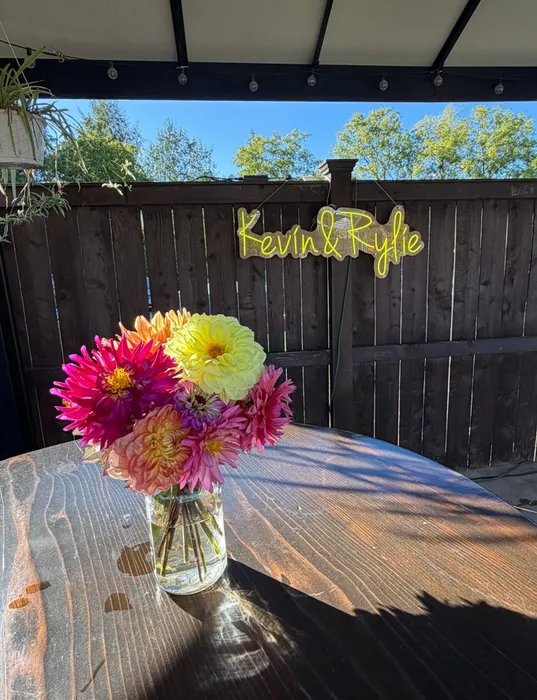 CustomFlyingDiscs.Com - Custom Neon Sign