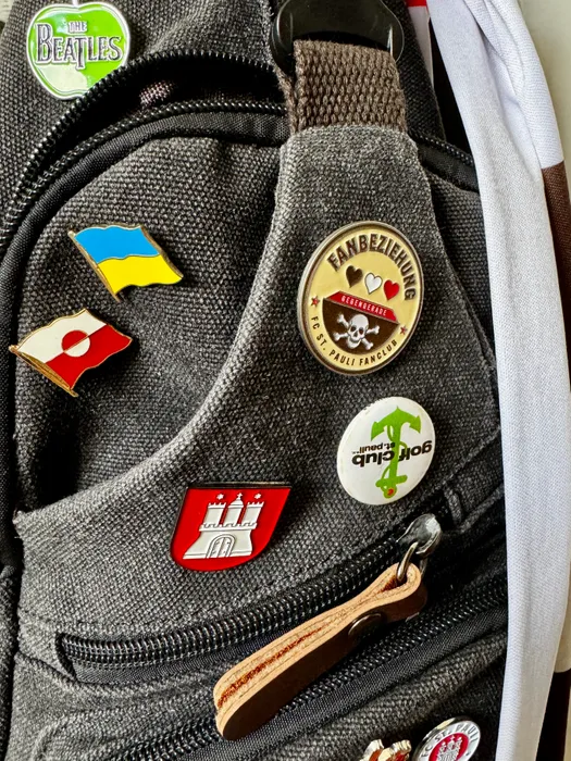CustomFlyingDiscs.Com - Soft Enamel Pin